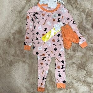NEW Goodnight Llama Silky Smooth Fabric Halloween Ghosts & Pumpkins 2pc P. J Set